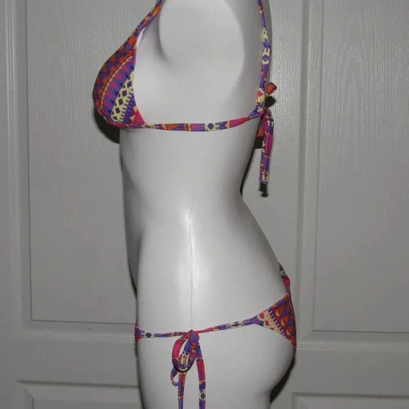 CUPSHE Halter 2 piece Bikini Set Size Medium - Picture 2 of 5